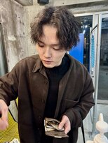 ホームボーイ(HOME BOY)&nbsp;ちりつかない センターパート ツイストスパイラル メンズパーマ