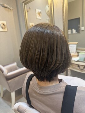 レア(Lea) ショートボブ