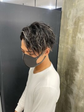 メンズサロン キング 梅田店(Men’s salon K!ng) ホワイトメッシュ/ツイスト/ツイスパ/パーマ/メンズ/眉毛