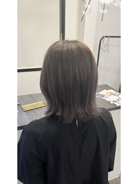 リリス(Lilith) ナチュラルグレージュ×外ハネボブ