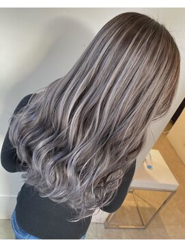 ロール 博多(Role) ブリーチホワイトグレージュダブルカラーレイヤーカット韓国博多