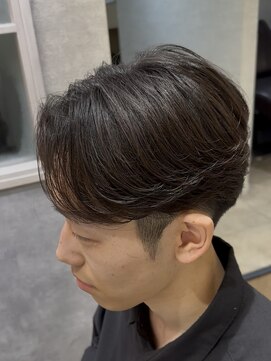 曲がる縮毛矯正専門店 バイ レイズ 名駅(曲がる縮毛矯正専門店 by RAYS) アイロンで作るニュアンス毛流れ刈り上げセンターパート h