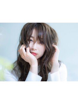 驚くほどのなめらかな質感に感動…。カラーやパーマで傷んだ髪に潤いを与え、艶感をプラスしてくれる！