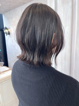 キャアリー(Caary) 福山人気20代30代ぱつっと切りっぱなし小顔外はねボブグレージュ