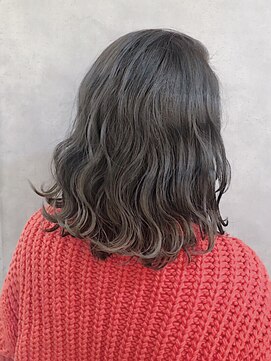 ムウ 難波(MOU) グレージュハイライト_エッジショートくびれセミディ