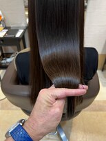 ヴィヴァーチェイルソーレ(VIVACE ilsole) 20代30代40代髪質改善トリートメントブルーブラック透け感