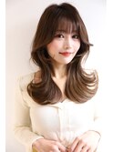 上品な韓国風フェミニン♪顔周りレイヤーのくびれスタイル