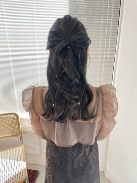 ヘアーアイスカルテット(HAIR ICI QUARTET) お呼ばれヘアアレンジウェーブロング立体リボンヘアー