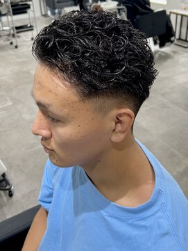 ヒュイル バイ ニアウ(Hwyl by Niau) メンズカットパーマスパイラルパーマニュアンスパーマフェード