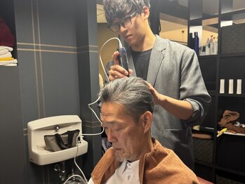ヤスムラ(YASUMURA)の写真/シンプルでありながら、センスを感じさせるスタイル提案が魅力の一つ◎心身共にカッコイイスタイルに…