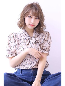 オーロ 西大寺店(ORO) ふんわりミディアムのベージュヘア