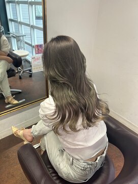 オリーブベージュ