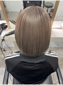 ハイライトミディアムヘア暗めカラーオリーブグレー