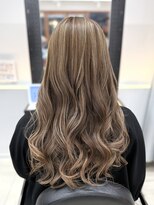 グランリュクス(GRANLUXE)&nbsp;イルミナカラー×極細ハイライトで透明感ベージュ