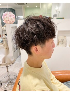 リタ(Lita) ツーブロックマッシュツイストスパイラルパーマニュアンスパーマ