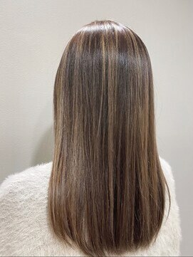 ブロッサム 東久留米店(Blossom) 大人かわいいバレイヤージュブリーチハイライトアッシュブラウン