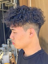 スパイラルパーマツイストパーマアップバング短髪メッシュ
