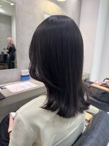 ビブ(VIV)&nbsp;鎖骨下顔周りレイヤー／くびれスタイル