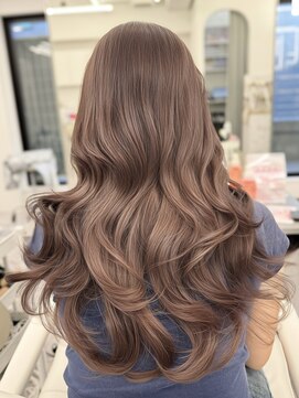 アマトウキョウスマートサロン(AMA TOKYO×Smart Salon) ヘーゼルベージュ　ブリーチなし　レイヤーカット　海外風