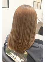 アットヘア 新小岩(@Hair)&nbsp;白髪を活かした自然なカラーとツヤ感で品良く仕上げるセミロング