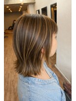 エルメ バイ アンフィー(Elme by anphi)&nbsp;【Elme 野呂】ベージュ×ハイライト 外ハネミディ