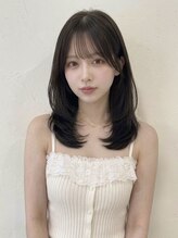 リビンバイアフロート(Livin by afloat) 韓国風ミディアムレイヤー/大人韓国ヘア/ワンホンヘア
