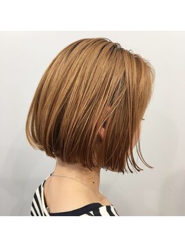 ベラヘアー(Bella Hair) ハイトーンベージュ×切りっぱなしボブ
