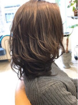 カーサ バイ ハミュウ たまプラーザ(CASA by Humium) 30代◎毛先のルーズウェーブがフェミニンなミディアムスタイル☆
