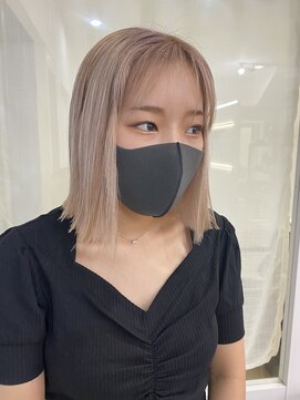 イノセントヘア(innocent.hair) ハイトーン　ミルクティー　ベージュ　切りっぱなし