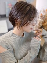 ハーバーズ バイ エムスラッシュ 鎌倉由比ヶ浜(Harbors by M.SLASH)&nbsp;HARBORS鎌倉/グレイアッシュ/ツヤ髪/耳かけ/前髪なしショートc