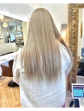 コワファースト  させぼ五番街店(COIFF1RST) ホワイトベージュ