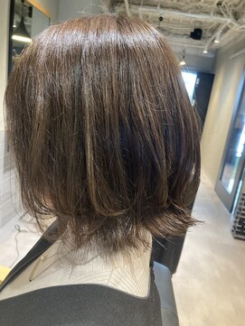 リリー(Lily) アッシュグレージュ　ショートボブ