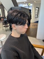 トレス(TRESS)&nbsp;センターパート　毛流れ　ニュアンスパーマ　刈り上げ