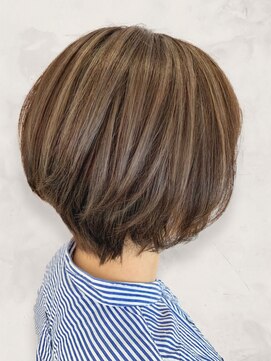 マビッシュヘアー(mabiche hair) 白髪ぼかしハイライトベージュカラー丸みコンパクトショート