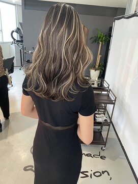 キング 梅田(K!ng) 縮毛矯正髪質改善ハイライトレイヤーカット梅田美容室エクステ