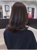 大人可愛いミディアムレイヤースタイル