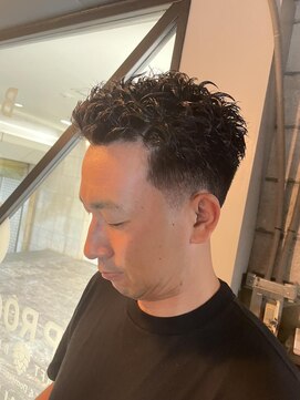 フランクスバーバー アンド ビアークラブ(FRANK'S BARBER and BEER CLUB) 刈り上げセンターパート/フェザーパーマ/サーフカール/有楽町