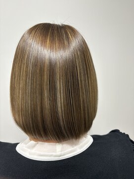 エスト(est) 30代/伸ばしかけボブスタイル/ミルクティーアッシュ