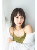 20代30代大人かわいいくびれ外ハネミディアムスタイル