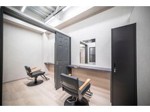 ☆ペア、親子で一緒に施術♪安心のペア個室完備☆【博多全席完全個室美容室/博多駅5分】