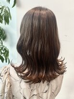 ステア ケース(stair case)&nbsp;外ハネ伸ばしかけミディアム前髪カットくびれヘア