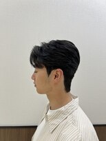 ステージ(STAGE)&nbsp;ダウンパーマ　センターパート　韓国メンズヘア　カルマパーマ