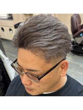 銀座マツナガ 浅草店 プラチナグレーアッシュツーブロックショート刈り上げ