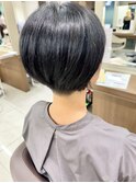 黒髪でもスッキリかわいい刈り上げショート