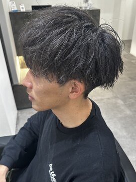 ヒュイル バイ ニアウ(Hwyl by Niau) メンズマッシュパーマニュアンスパーマスパイラルパーマ刈り上げ