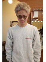 エディ(Edy)&nbsp;スパイキーショート刈り上げ抜きっぱなしブロンド眉毛カット