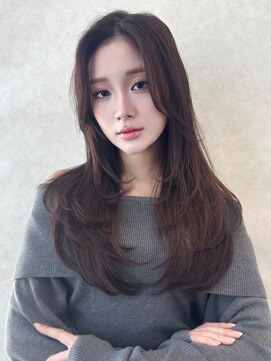 アフロート トウキョウ(AFLOAT TOKYO) くびれレイヤー×顔まわりカット|抜け感モテヘア