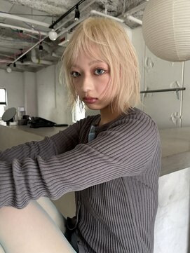 ルーム(Loom.) ケアブリーチ ハイトーンボブ 抜きっぱなし 切りっぱなしボブ