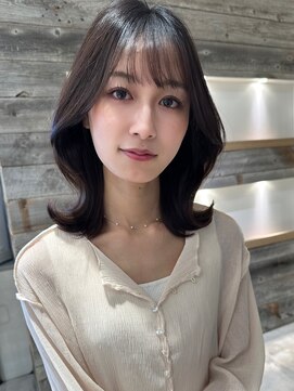 アイヴィ 表参道(IVY) グレージュカラーくびれヘア【肥田亜沙美】