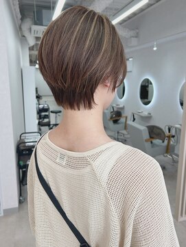 トレヘアー 京都 烏丸(tRe hair) ミルクティーハイライトのショートヘア